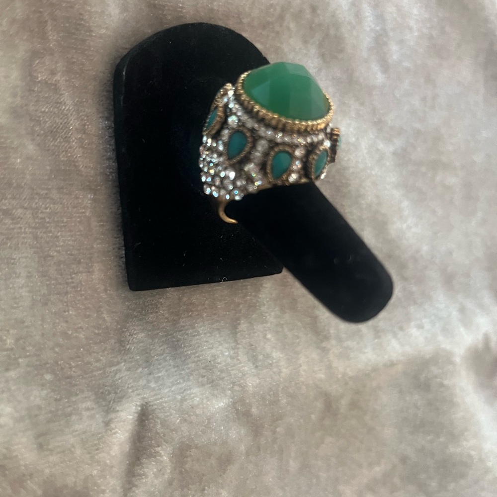 Green Onyx Look Statement Cocktail Ring Gold Tone Boho Glam - Picture 11 of 15